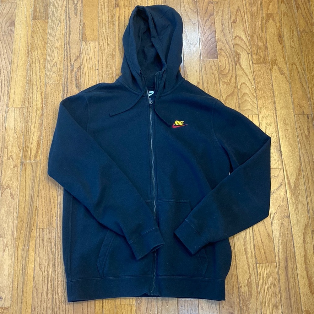 Black men’s Nike medium zip up